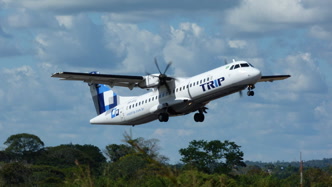 Aeroporto de Alta Floresta (ALT) Avião ATR 72 da companhia TRIP decolando do aeroporto de Alta Floresta