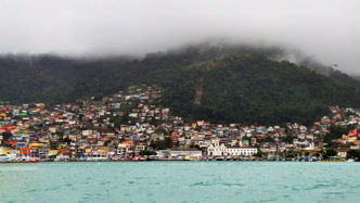 Panorama da baía de Angra dos Reis, na Costa Verde fluminense Panorama da baía de Angra dos Reis com ilhas verdes