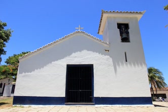 Igreja de Sant'Anna, padroeira de Búzios, entre as praias da Armação e dos Ossos Igreja de Sant'Anna em Búzios