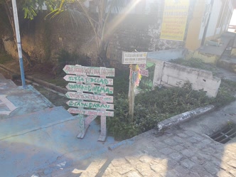 Escadaria da Santa, com mosaicos que narram a história de Arraial d'Ajuda Escadaria da Santa revestida de mosaicos em Arraial d'Ajuda