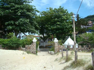 Marco Histórico de Arraial do Cabo, em memória da feitoria de Américo Vespúcio Marco Histórico de Arraial do Cabo, junto à Praia dos Anjos