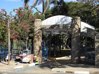 Parque Municipal Edmundo Zanoni, com lago, museu de história natural e salão do artesão Parque Municipal Edmundo Zanoni em Atibaia