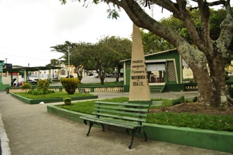 Praça do Centro Histórico de Bananeiras, ponto de encontro da comunidade Praça do Centro Histórico de Bananeiras, com o casario antigo ao redor
