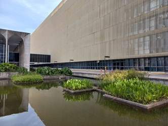 Palácio do Itamaraty, sede do Ministério das Relações Exteriores Palácio do Itamaraty em Brasília com espelho d'água