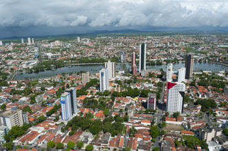 Açude Velho, cartão postal de Campina Grande, com o Museu dos Três Pandeiros ao fundo Açude Velho em Campina Grande