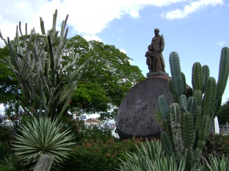 Estátua em Feira de Santana, monumento à cultura sertaneja