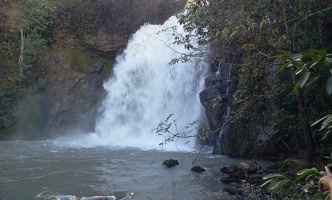 Ponte de Pedra sobre o córrego, em Jataí Ponte de Pedra, em Jataí