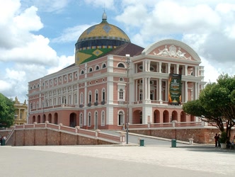 Teatro Amazonas em Manaus com sua cúpula colorida