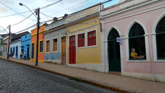 Rua Prudente de Morais, casario colonial colorido Casario colonial na Rua Prudente de Morais em Olinda