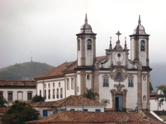 Igreja de São Francisco de Paula, volutas barrocas e talha dourada Igreja de São Francisco de Paula em Ouro Preto