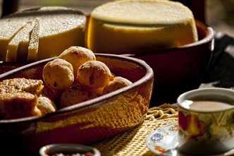Pão de queijo, típico mineiro com origem em Ouro Preto Pão de queijo mineiro