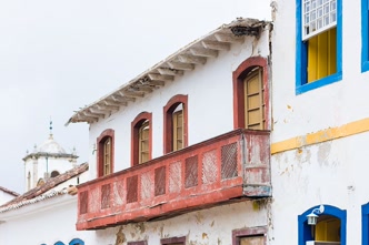 Rua do centro histórico com casarões preservados Rua do centro histórico de Paraty