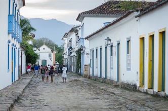 Centro Histórico de Paraty com ruas de pedra e casarões coloniais Centro Histórico de Paraty com ruas de pedra