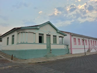 Centro histórico de Pirenópolis com casarões coloniais