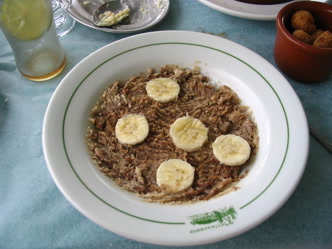 Barreado: carne cozida em panela de barro Barreado, prato típico paranaense