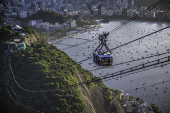 Vista aérea do Rio de Janeiro com o Pão de Açúcar Vista aérea da cidade do Rio de Janeiro com o Pão de Açúcar ao fundo